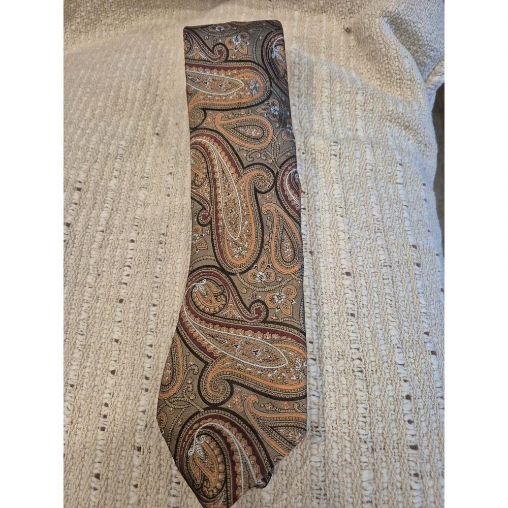 Dockers Men's Tie 100% Silk Brown‎ Paisley Stain Resistant Business Casual.